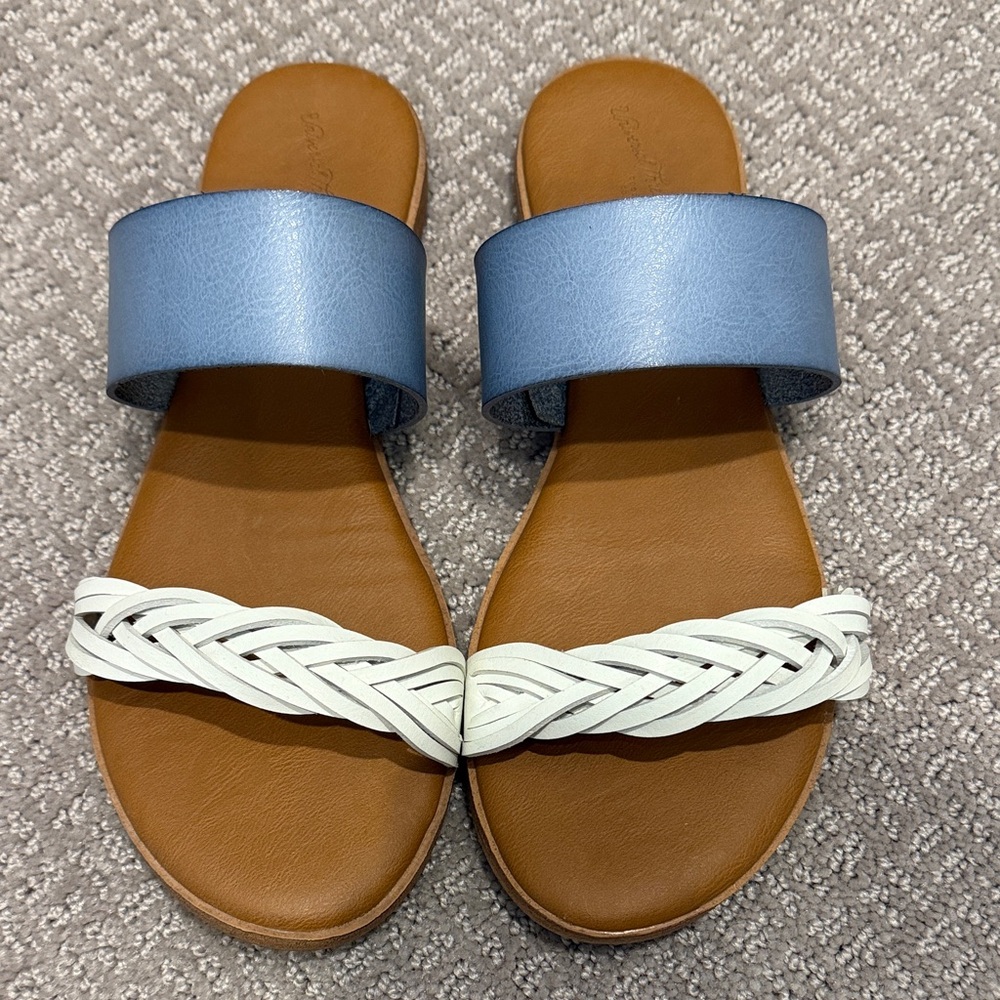 Universal Thread Blue and White Sandals